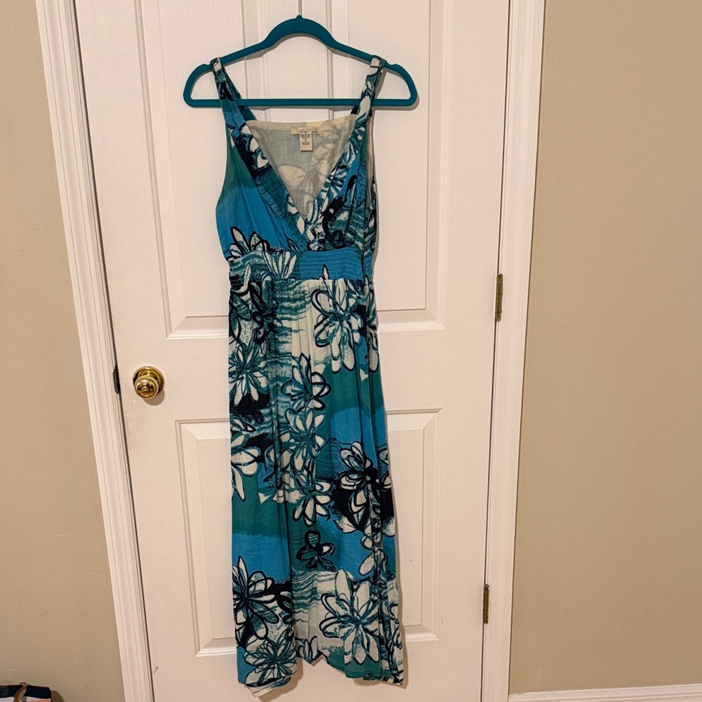 Chic Floral Maxi Dress in Blue and White